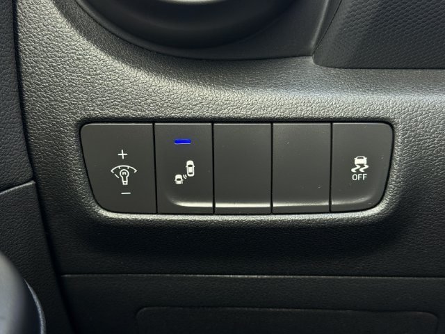 Used 2018 Hyundai Kona Limited FWD image 21