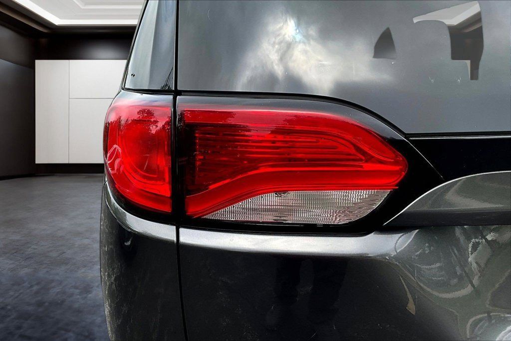 Used 2018 Chrysler Pacifica Touring-L w/ Tire & Wheel Group FWD image 23