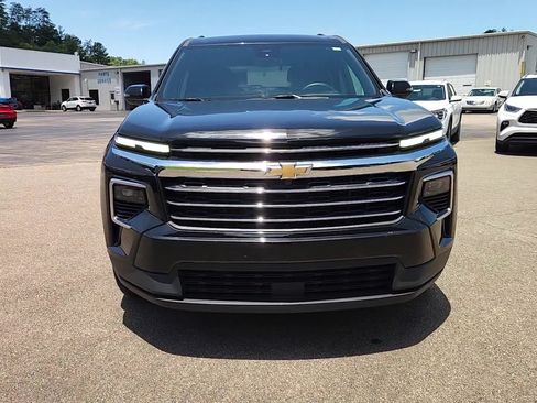 Used 2025 Chevrolet Traverse LT FWD image 7