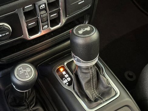 Used 2024 Jeep Wrangler Unlimited AWD/4WD image 21