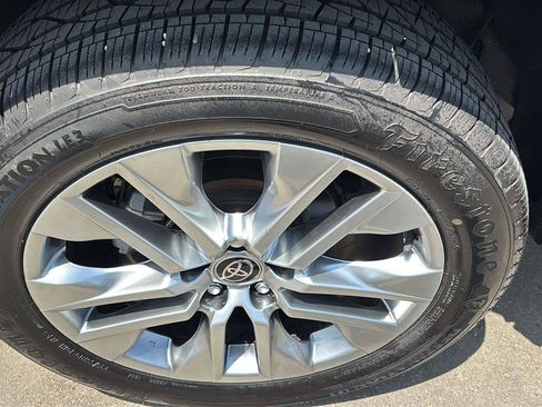 Used 2022 Toyota RAV4 XLE Premium FWD image 11