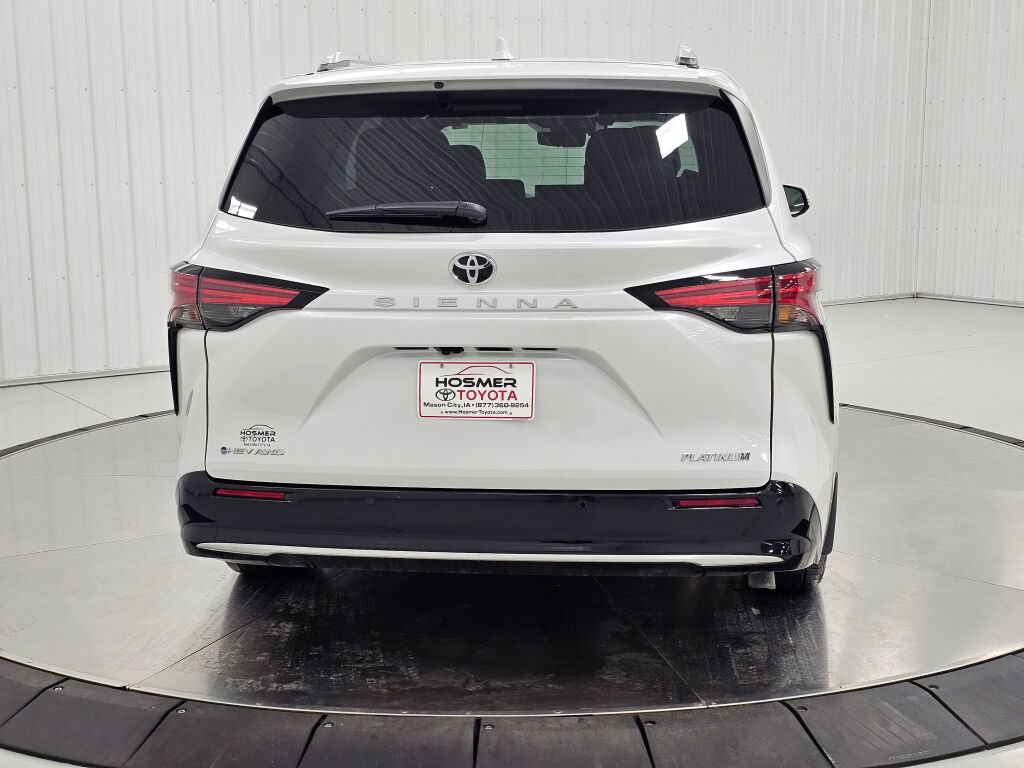 Used 2026 Toyota Sienna Platinum AWD/4WD image 4