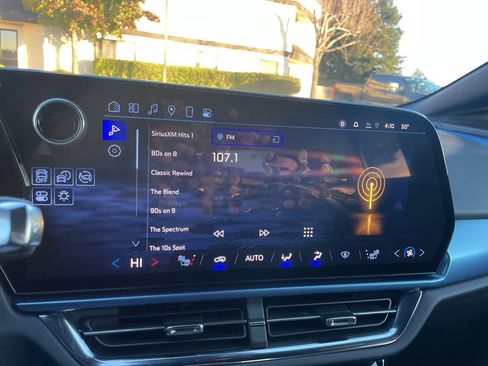 Used 2025 Chevrolet Equinox EV LT w/ Convenience Package image 23