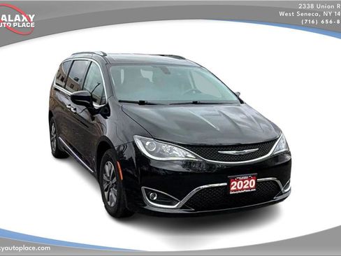 Used 2020 Chrysler Pacifica Touring-L Plus image 3