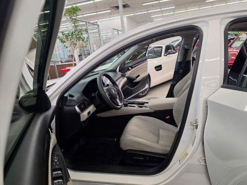 Used 2019 Honda Accord EX image 32
