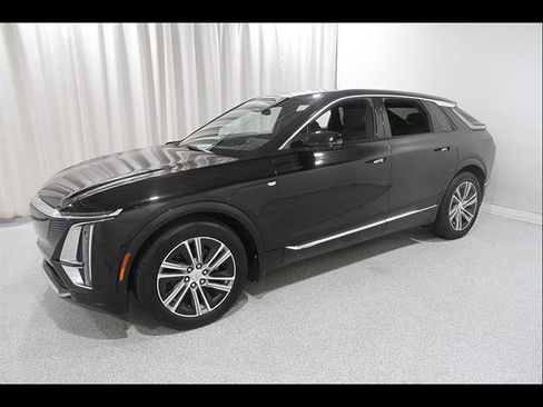 Used 2024 Cadillac Lyriq Luxury w/ LPO, Floor Liner Package AWD/4WD image 3