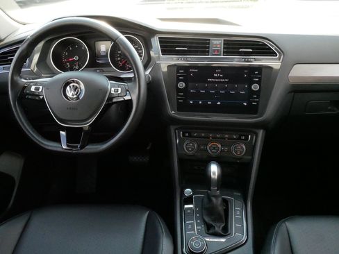 Used 2018 Volkswagen Tiguan SE w/ Panoramic Sunroof Package AWD/4WD image 10
