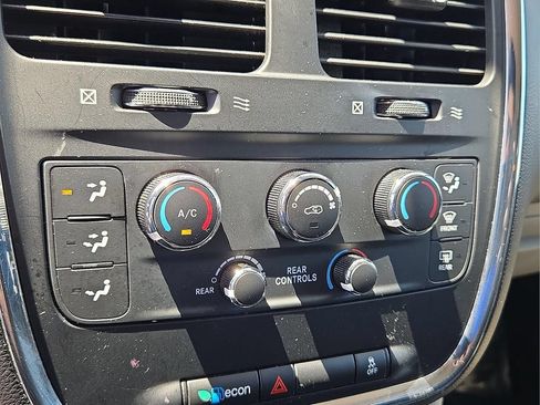 Used 2019 Dodge Grand Caravan SE FWD image 13