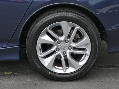 Used 2018 Honda Accord LX image 10