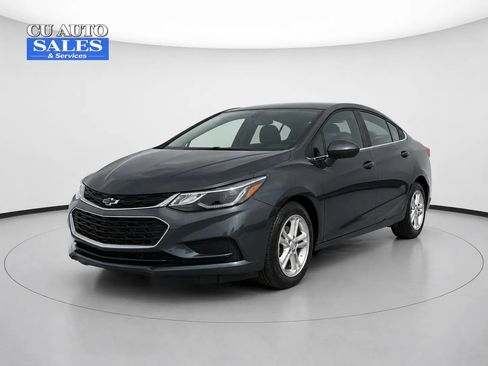 Used 2018 Chevrolet Cruze LT w/ Convenience Package FWD image 3