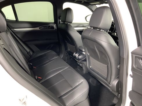 New 2025 Alfa Romeo Stelvio Sprint w/ Convenience Package image 25