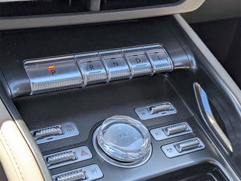 Used 2024 Lincoln Nautilus Premier image 21