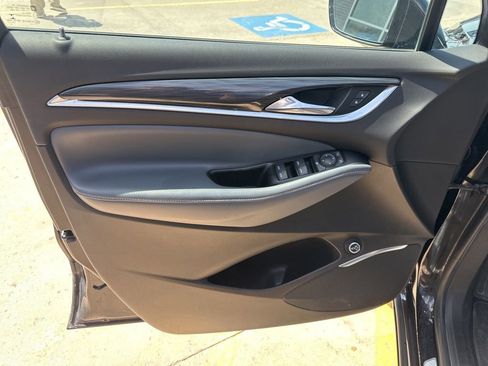 Used 2018 Buick Enclave Essence FWD image 8