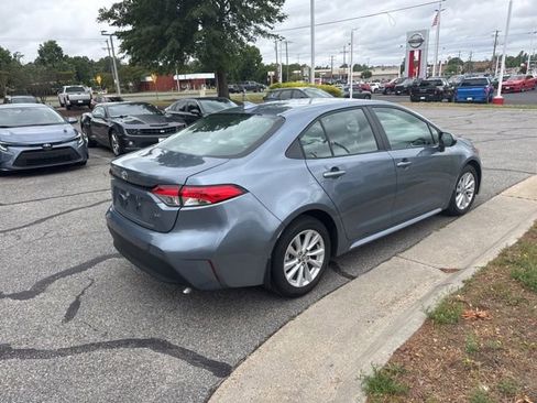 Used 2025 Toyota Corolla LE w/ LE Premium Package FWD image 7