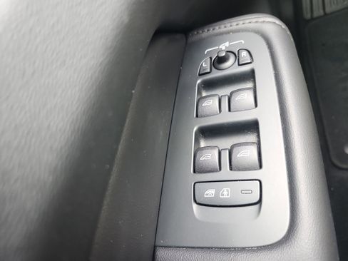 Used 2023 Volvo XC60 B5 Plus image 21