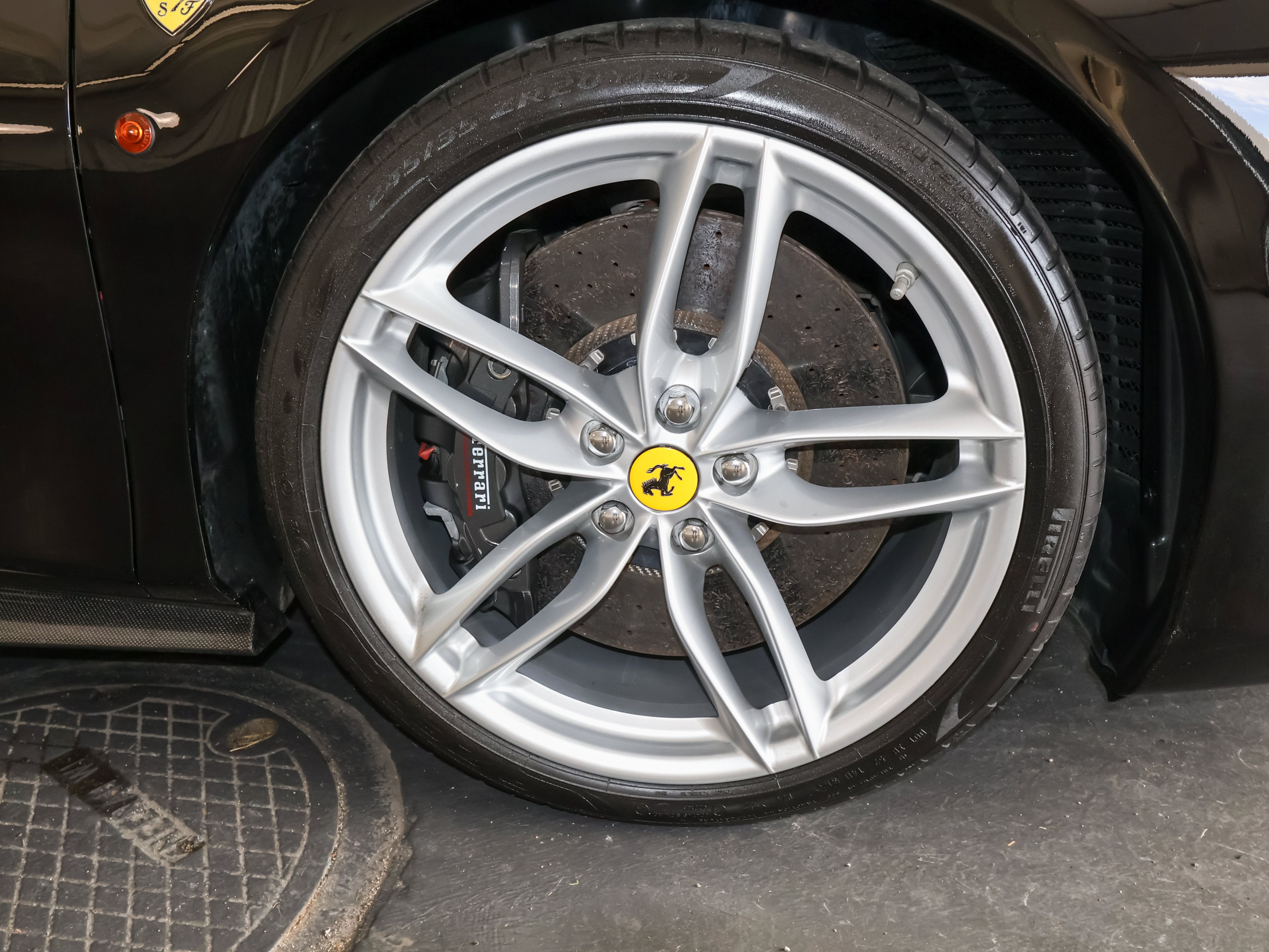 Used 2016 Ferrari 488 GTB RWD image 36