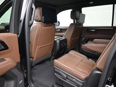 Used 2026 Chevrolet Suburban High Country AWD/4WD image 14