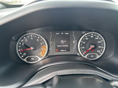 Used 2019 Jeep Renegade Latitude w/ Cold Weather Group AWD/4WD image 11