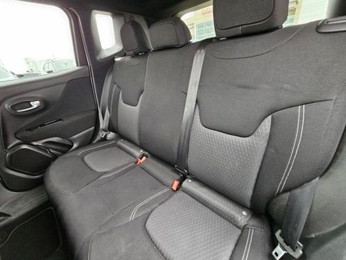 Used 2021 Jeep Renegade Latitude w/ Luxury Group II image 12