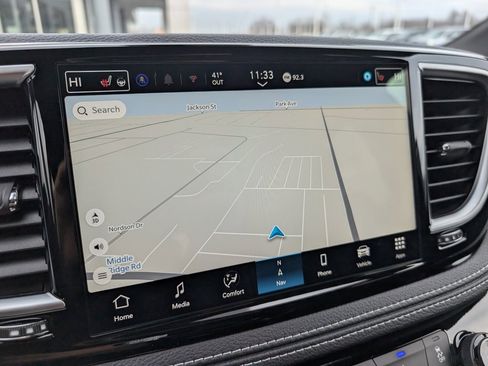 New 2026 Chrysler Pacifica Limited image 26