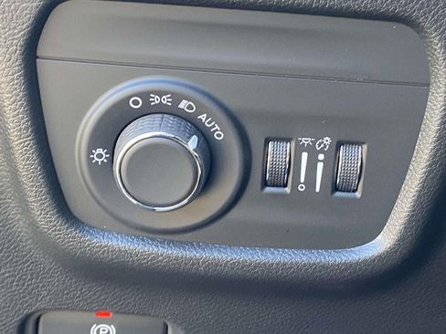 Used 2024 Jeep Grand Cherokee L Laredo RWD image 30