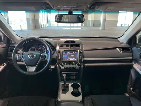 Used 2014 Toyota Camry SE w/ Moonroof Package FWD image 32