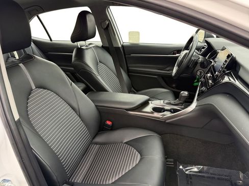 Used 2024 Toyota Camry SE image 17