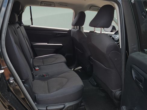 Used 2022 Toyota Highlander L FWD image 15