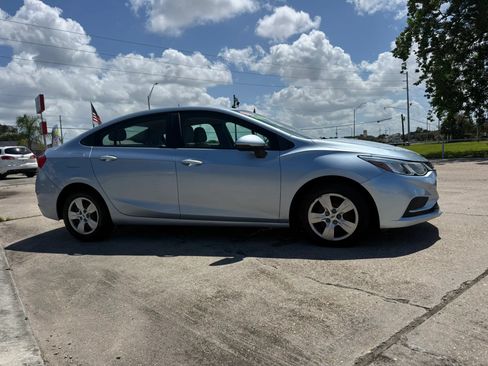 Used 2018 Chevrolet Cruze LS FWD image 4