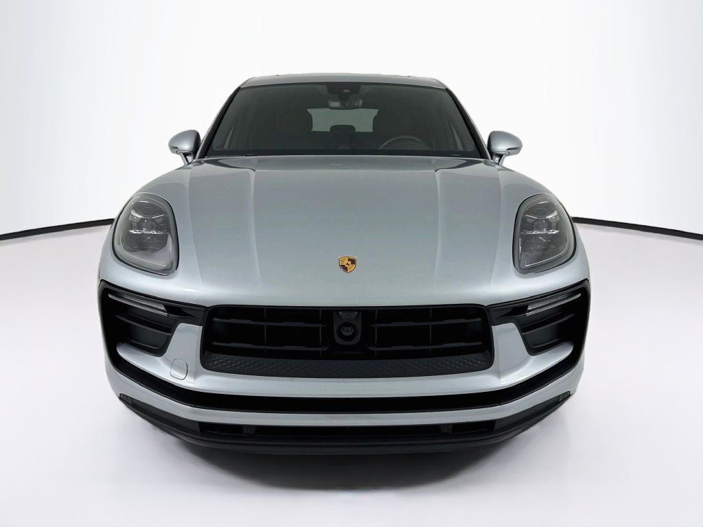 Certified 2025 Porsche Macan AWD/4WD image 6