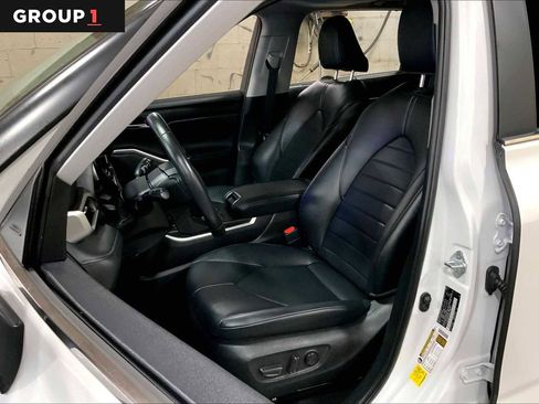 Used 2024 Toyota Highlander XLE image 8