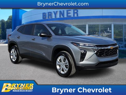 Certified 2024 Chevrolet Trax LS w/ Driver Confidence Package image 1