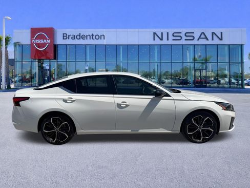 Used 2024 Nissan Altima 2.5 SR FWD image 4