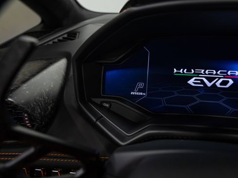 Used 2021 Lamborghini Huracan EVO RWD image 57