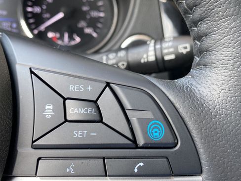 Used 2019 Nissan Rogue SV w/ Premium Package AWD/4WD image 39