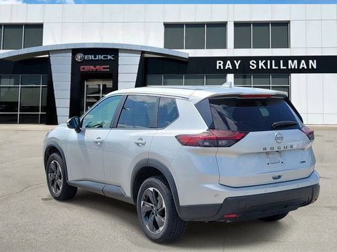 Used 2025 Nissan Rogue SV AWD/4WD image 4