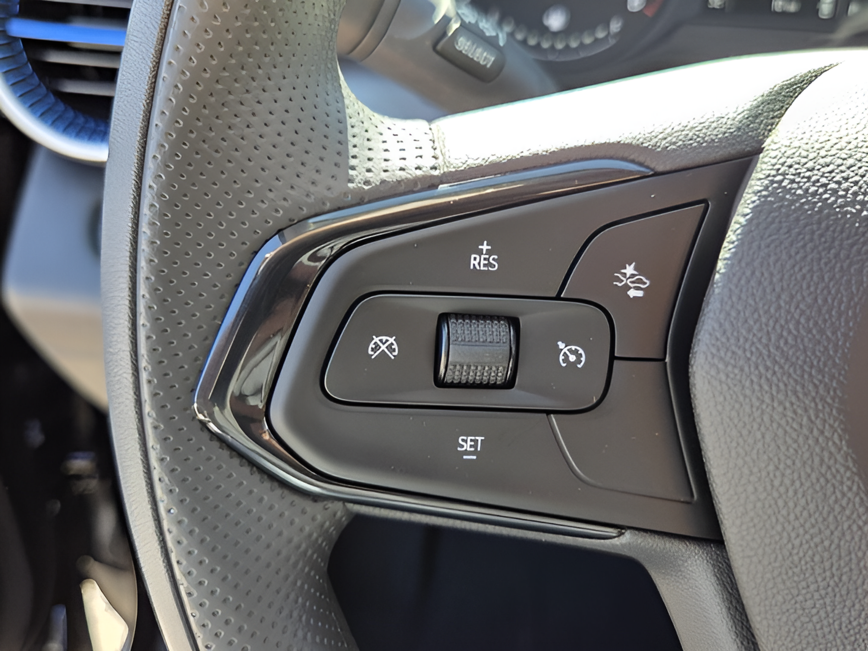 New 2026 Chevrolet Trax LS w/ LS Convenience Package FWD image 26