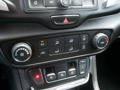 Used 2018 GMC Terrain SLE FWD image 24