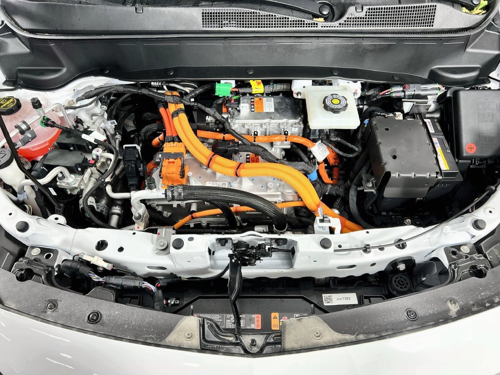 New 2027 Chevrolet Bolt LT w/ Super Cruise Package FWD image 29