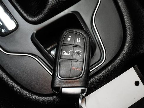 Used 2020 Jeep Cherokee Latitude Plus w/ Cold Weather Group image 29