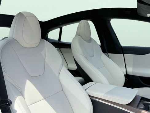 Used 2023 Tesla Model S AWD/4WD image 42