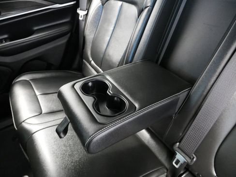 Certified 2023 Jeep Grand Cherokee Limited image 11