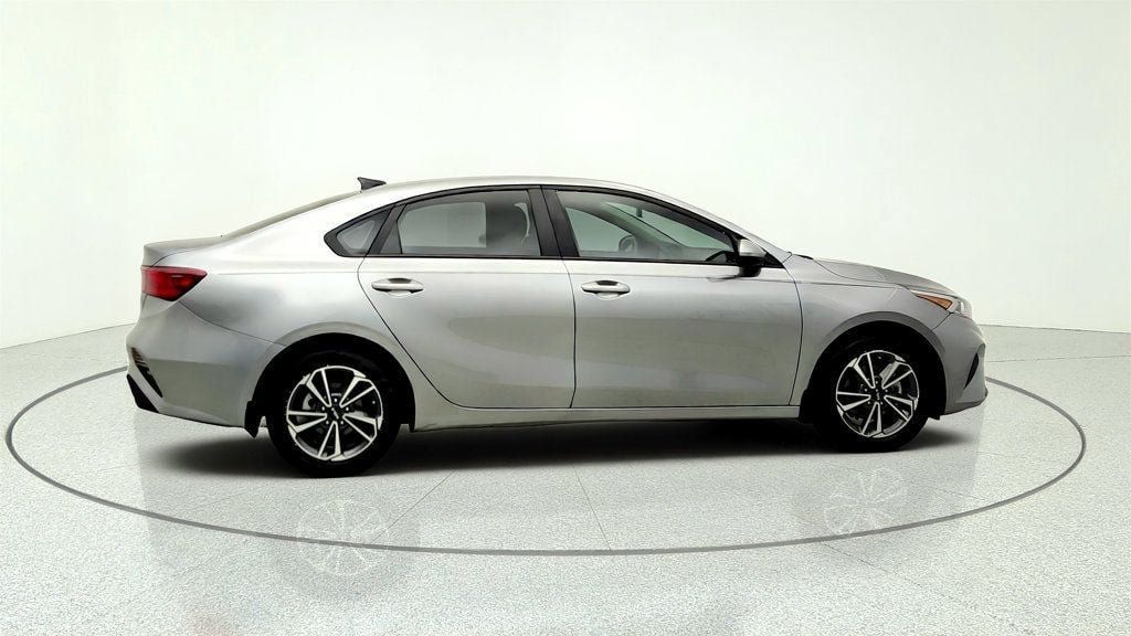 Used 2023 Kia Forte LXS FWD image 4