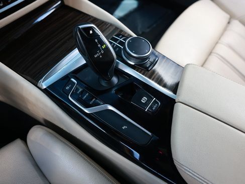 Used 2019 BMW 530i w/ Convenience Package RWD image 43