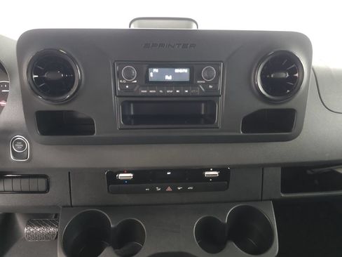 Used 2025 Mercedes-Benz Sprinter 2500 image 14