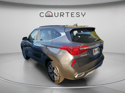 Used 2023 Kia Seltos EX AWD/4WD image 11