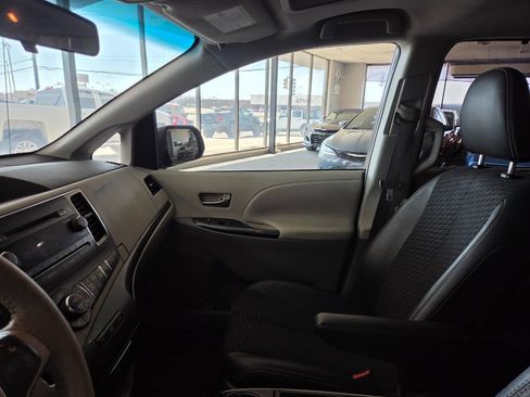 Used 2011 Toyota Sienna SE w/ Preferred Pkg image 25