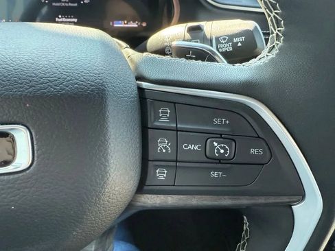 Used 2024 Jeep Grand Cherokee Limited image 21