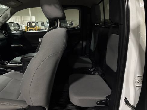 Certified 2019 Toyota Tacoma SR5 image 8