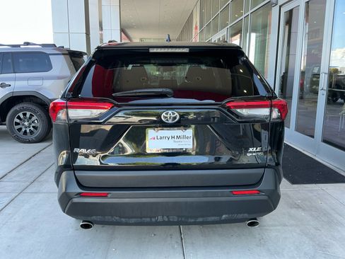 Used 2025 Toyota RAV4 XLE AWD/4WD image 24